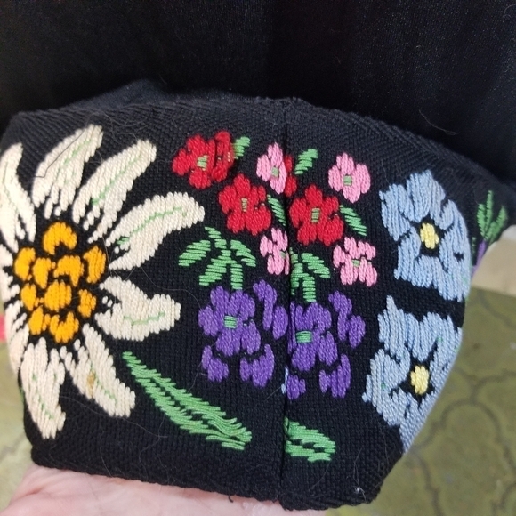 Vtg 70s Cirette black sleeveless jersey embroidered floral hem maxi dress - Picture 9 of 9